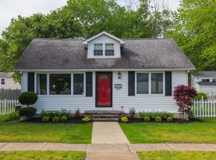 222 Lakehurst Ave, National Park, NJ 08063