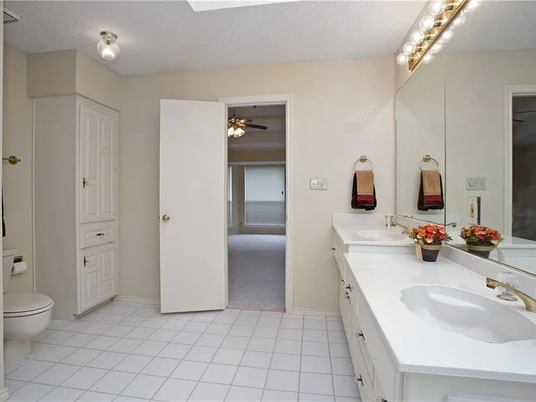 2127 Windy Ridge Ln — Photo 7
