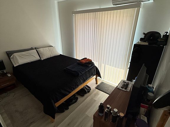 5th image of 2482 San Francisco Ave #A
