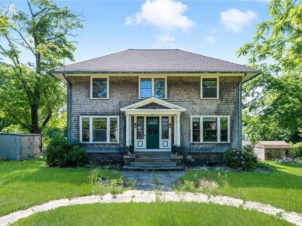 1 Bullocks Point Ave, Riverside, RI 02915