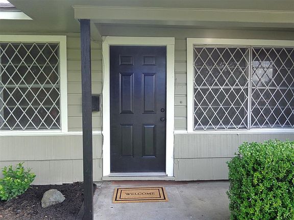 3rd image of 220 Sherman Ave