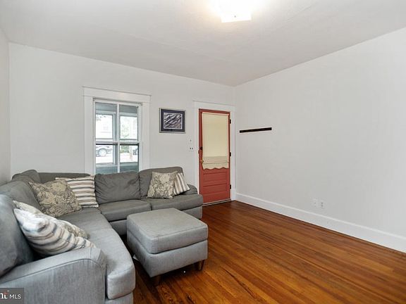 3rd image of 401 Falmouth St