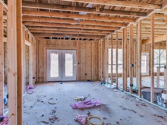 3rd image of 15530 Greenleaf Ln