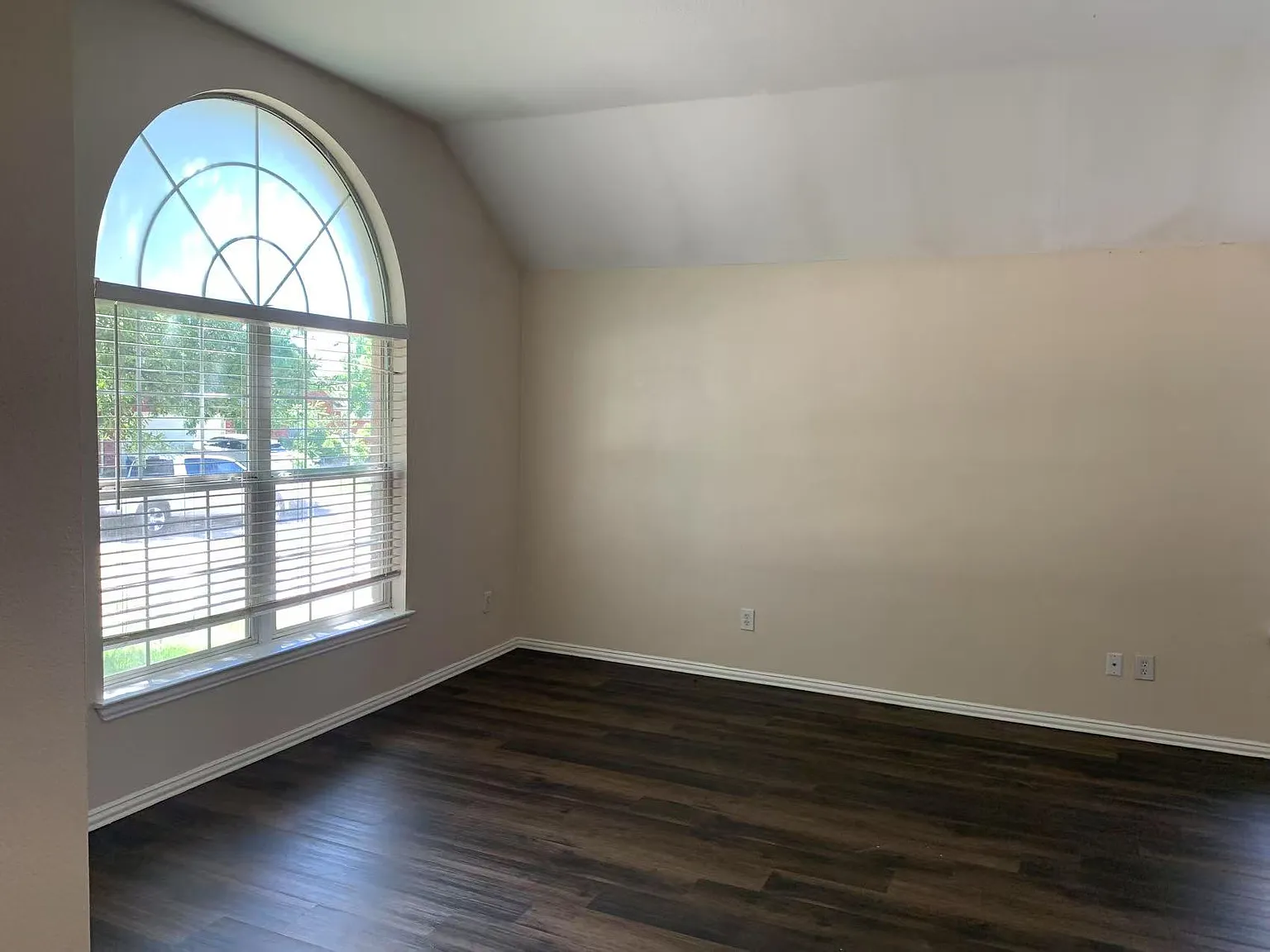 3 bed, 2157 sqft, $2,350 — Photo 3