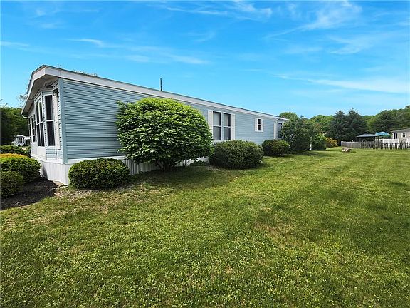 4th image of 158 Holiday Ct