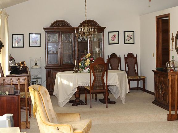 4th image of 274 Edinburgh Ln