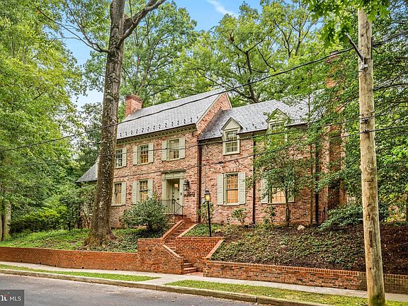 3rd image of 2035 Parkside Dr NW