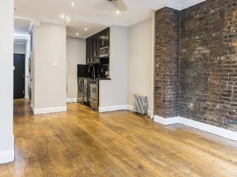 437 W 53rd St #2B — Photo 4