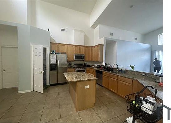 5th image of 10312 Meadow Crossing Dr