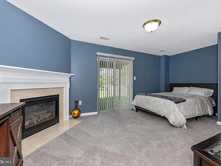 124 Cavenrock Ct — Photo 37