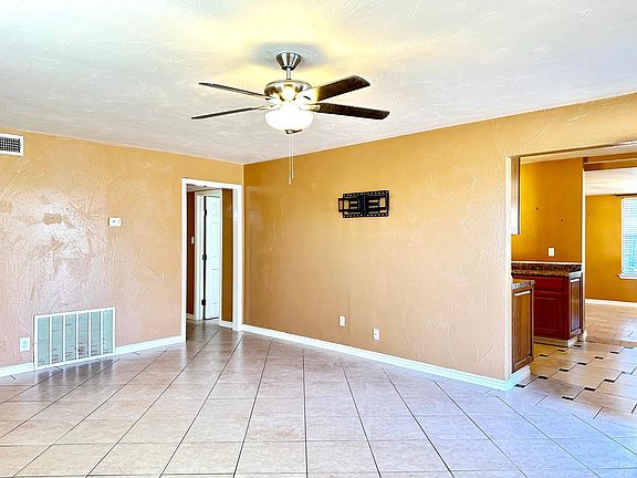 5th image of 212 Shady Oak St