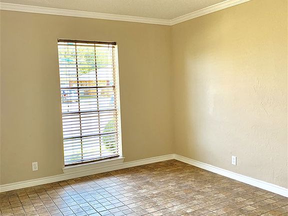 5th image of 2280 Monica St