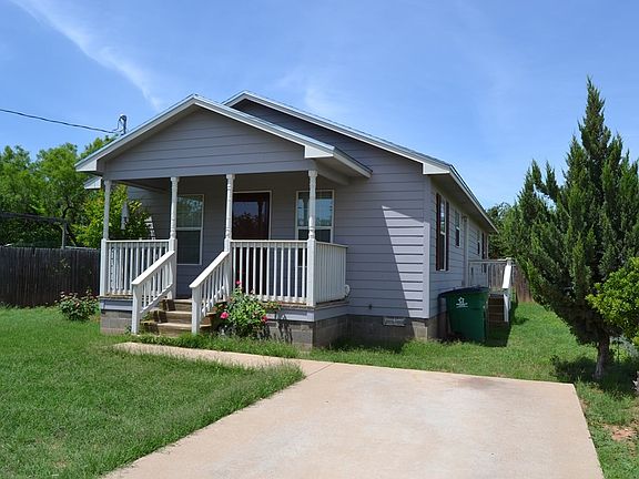 3rd image of 822 W Avenue Y