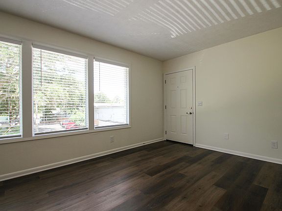5th image of 1435 Smith St #4
