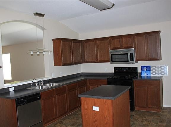 2nd image of 204 Luna Vista Dr