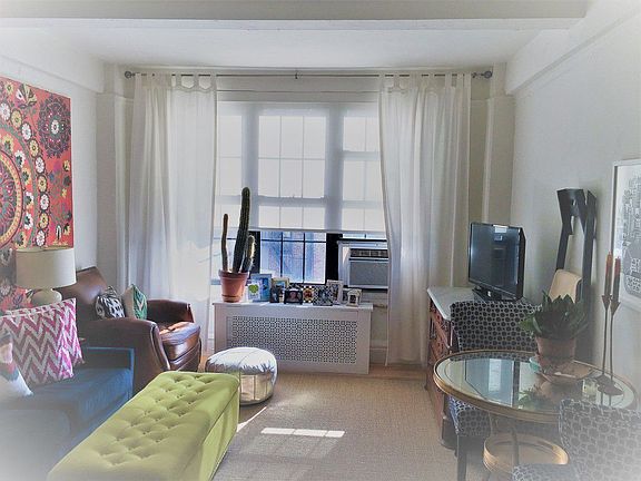 4th image of 50 W 72nd St APT 1511