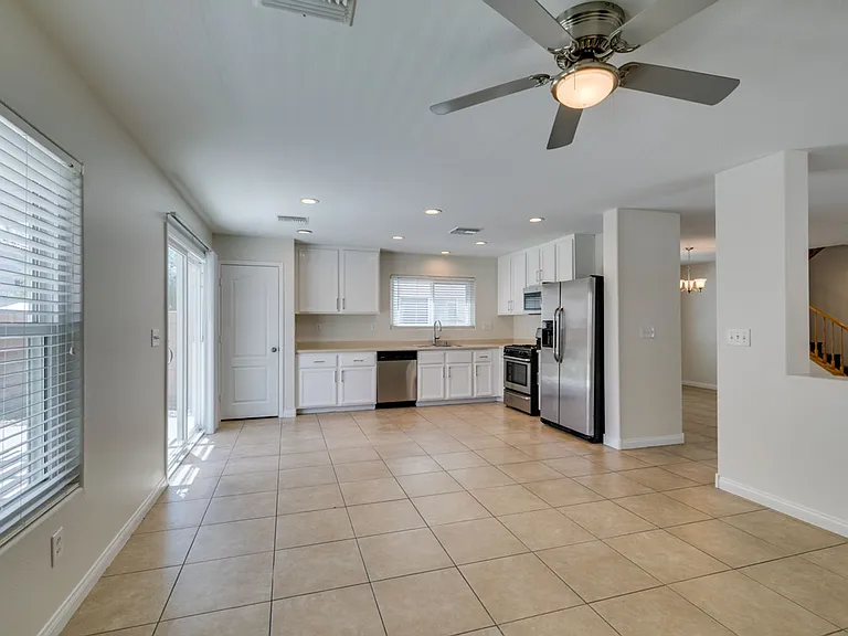 8660 Painted Horseshoe St — Photo 37