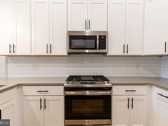 5th image of 919 N 15th St #2