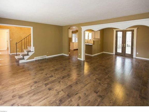 2nd image of 31648 Newbury Dr