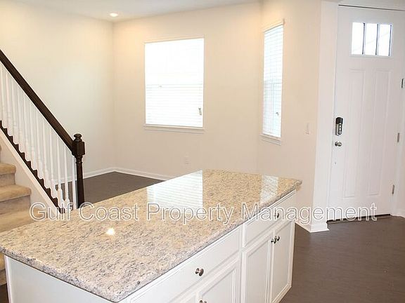 4th image of 5026 Sunnyside Ln