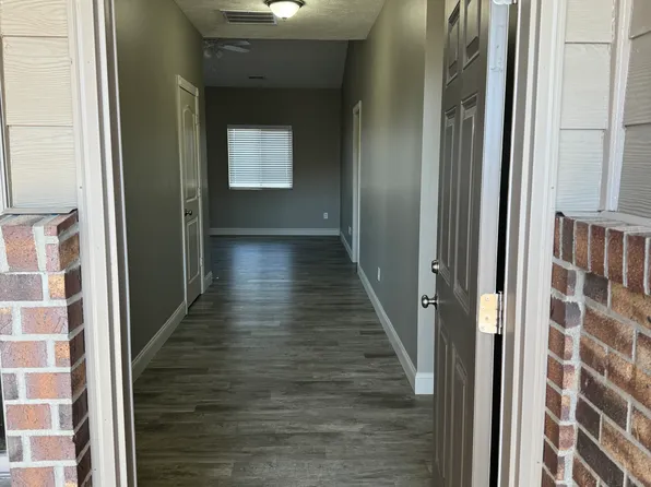 5005 10th Ave, Kearney, NE 68845