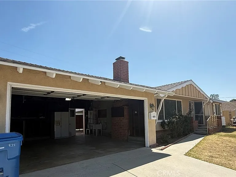 835 W Spruce St — Photo 2
