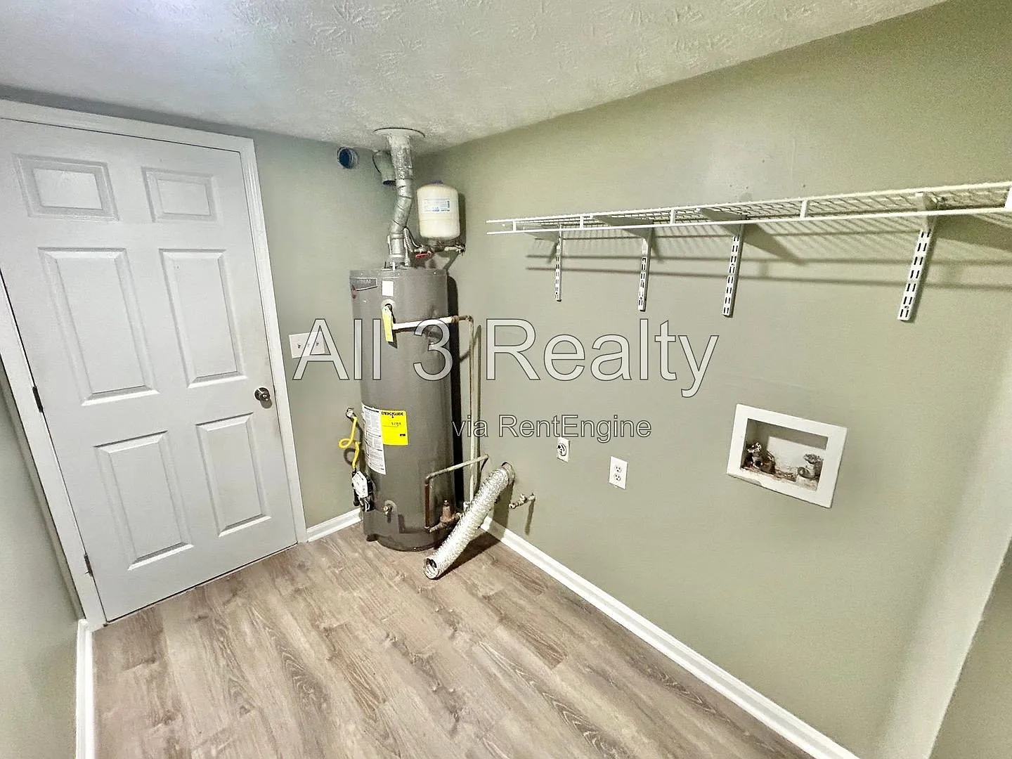 4 bed, 2.0 bath, 1632 sqft, $1,965 — Photo 2