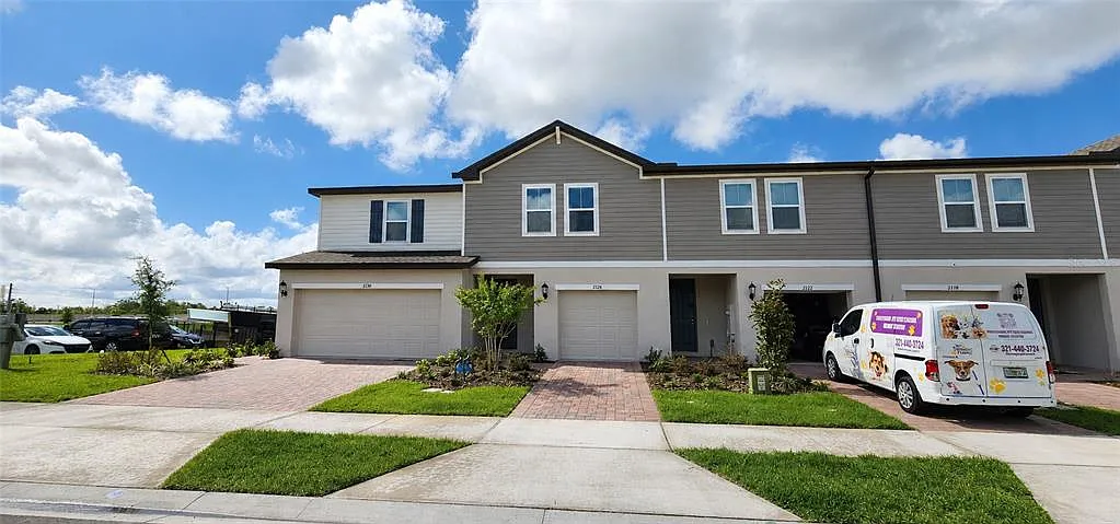 3 bed, 2.5 bath, 1489 sqft, $2,350 — Photo 1