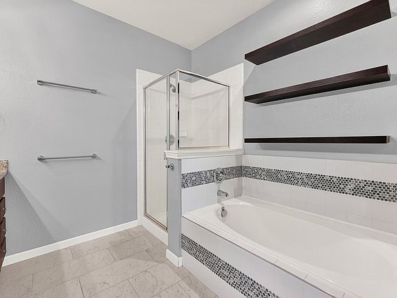 4th image of 3105 Judge Holland Ln