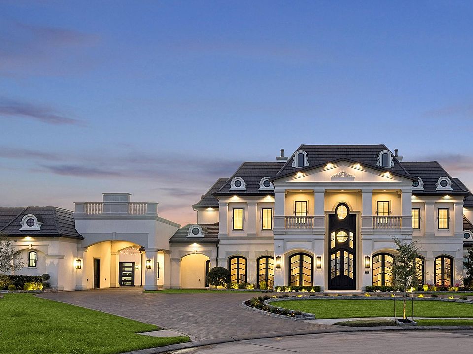 1st image of 10 Castle Terrace Ln