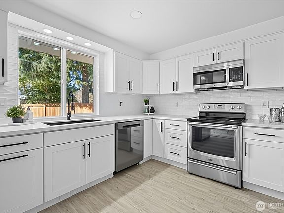 3rd image of 812 Dana Street