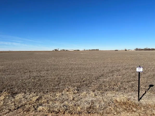 6034 Paradise Ln, Great Bend, KS 67530