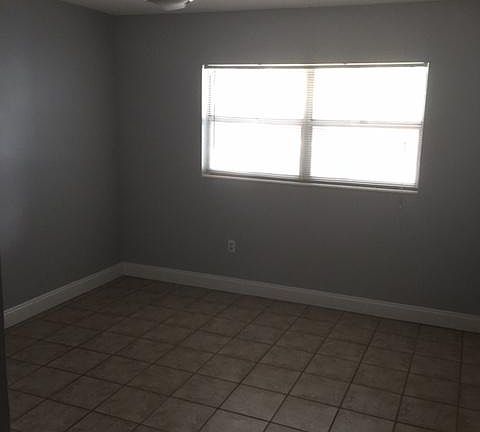 5th image of 1123 Elmwood St #A