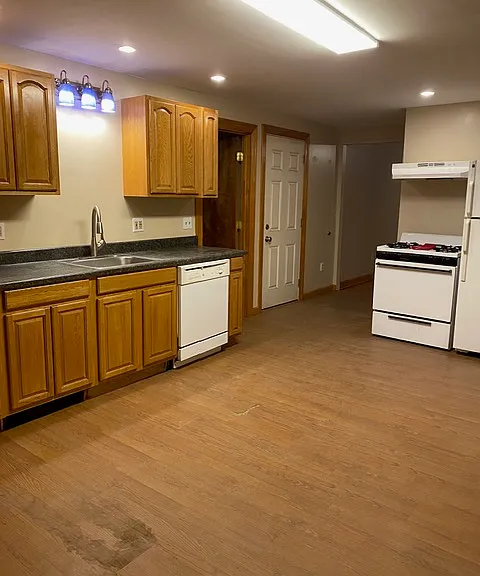 24 Holyoke St #4B — Photo 2