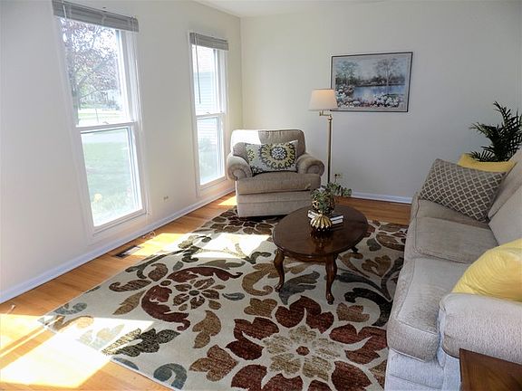 4th image of 99 Southfield Dr