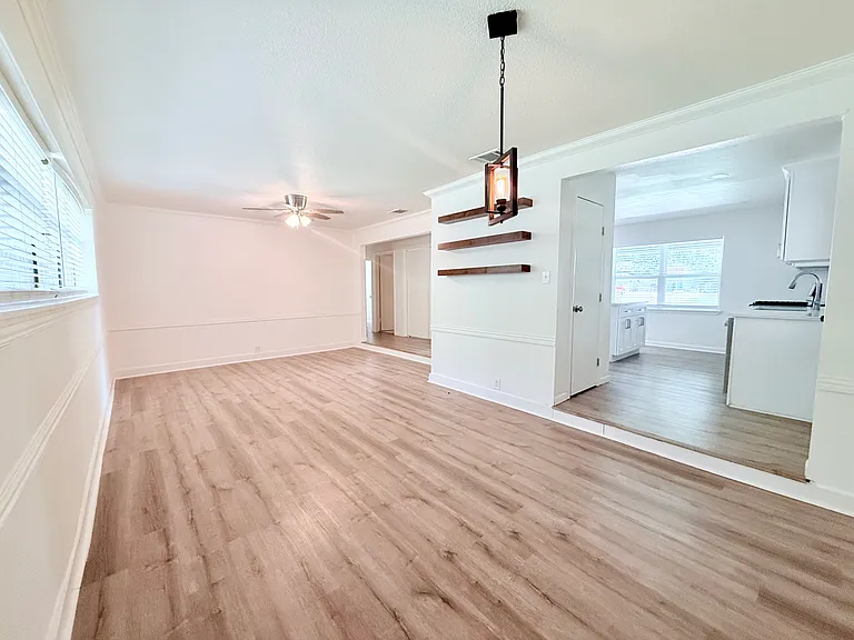 1411 W Shields Dr — Photo 6