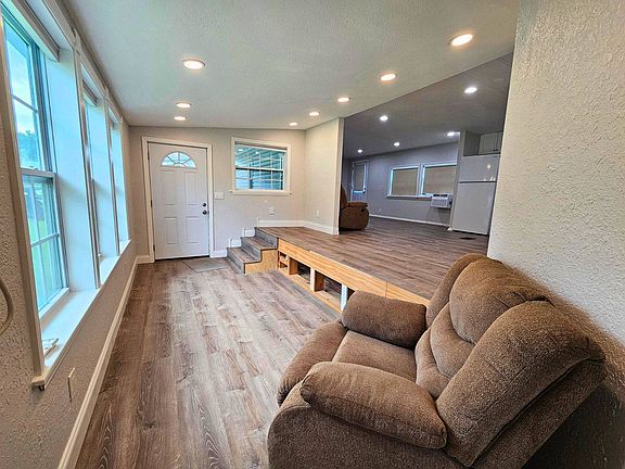 2nd image of 162 Durham Cir