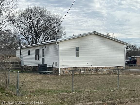 4th image of 104 SE Keese Ave