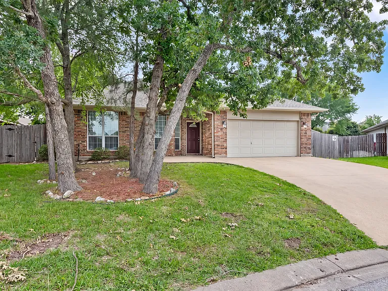 1207 Martinsville Ln — Photo 2