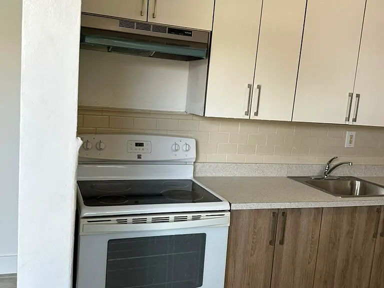 420 NW 47th Ave #4 — Photo 5