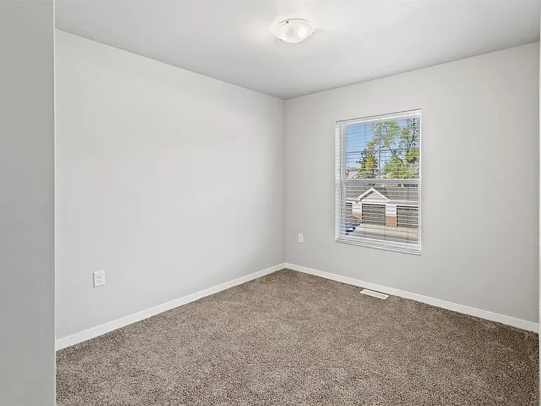 S75W17476 Janesville Rd — Photo 9