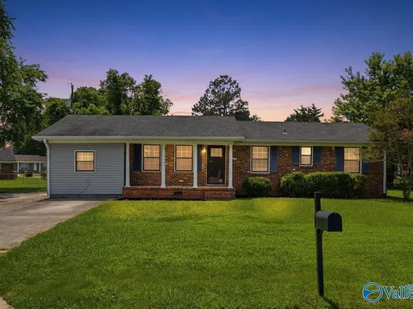 201 Larkwood Dr SW, Decatur, AL 35601