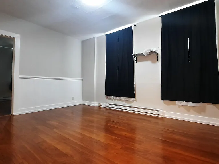 10 Blue Ridge Ave #4 — Photo 2