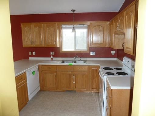 3rd image of 606 Buffalo Hills St