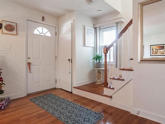 4th image of 313 Franklin Ave
