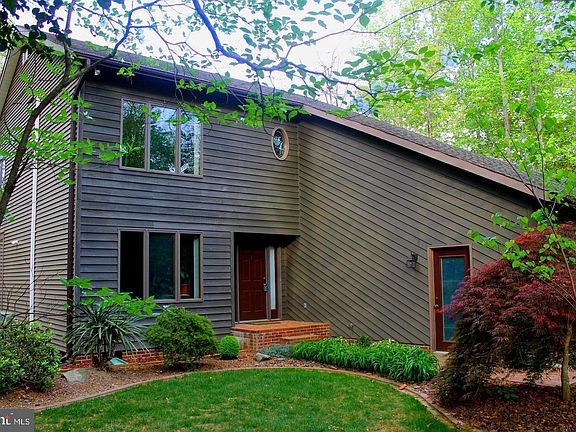 2nd image of 2295 River Dr