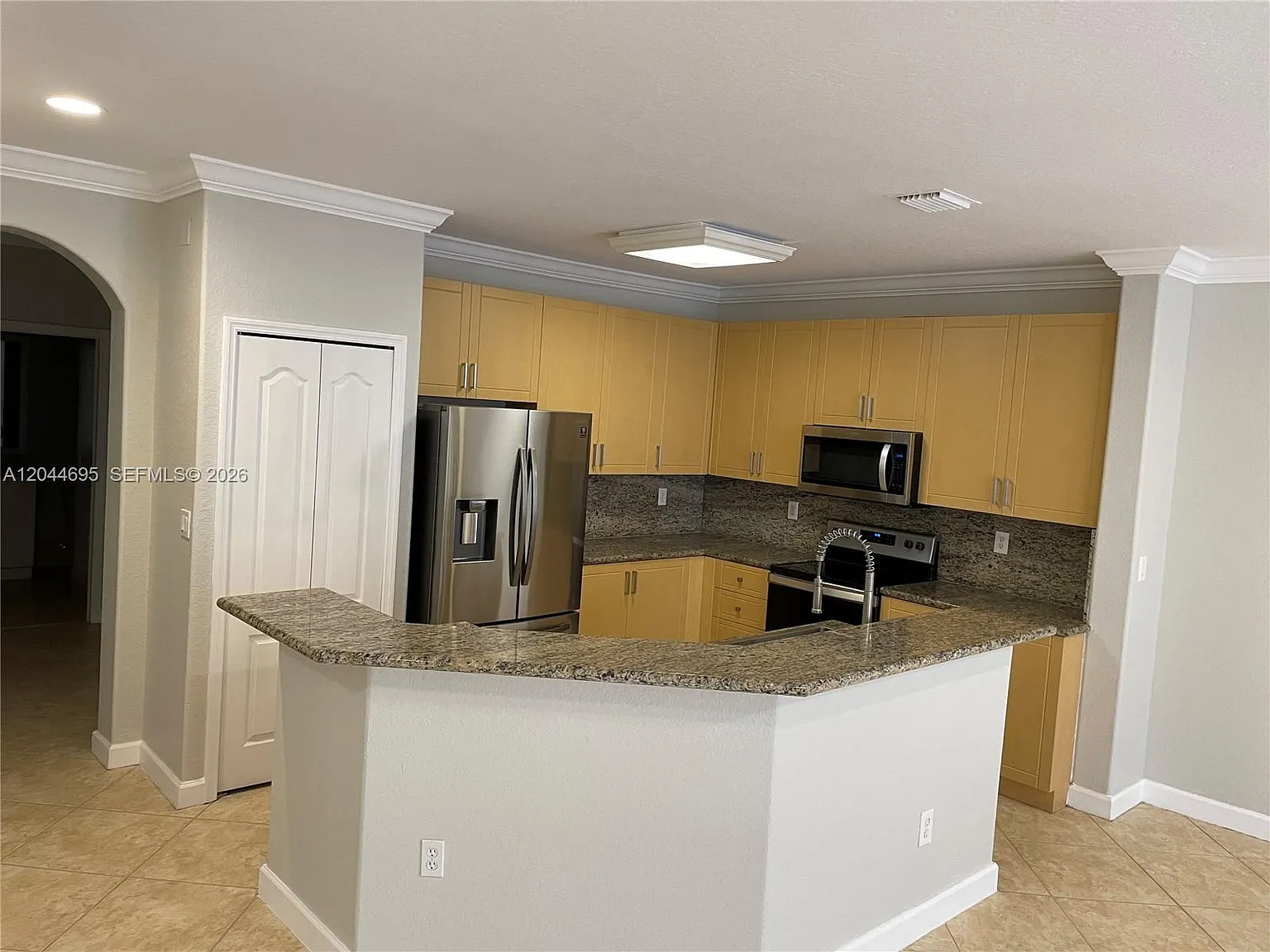 5 bed, 3001 sqft, $5,200 — Photo 4
