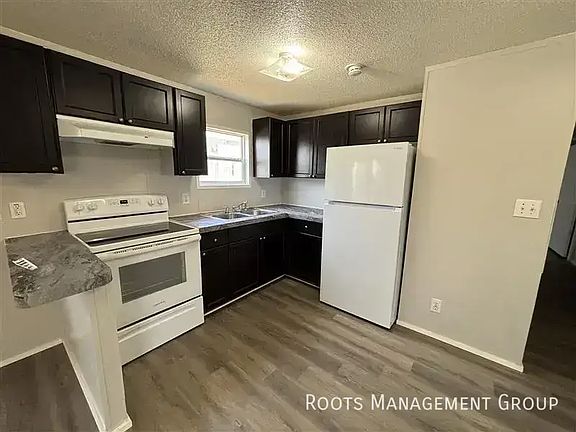 4th image of 700 E 6th St #46