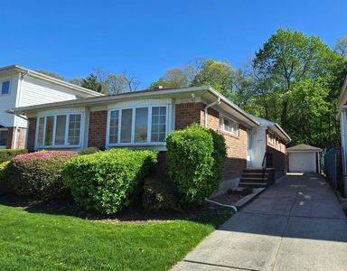 226-18 77 Avenue, Oakland Gardens, NY, 11364