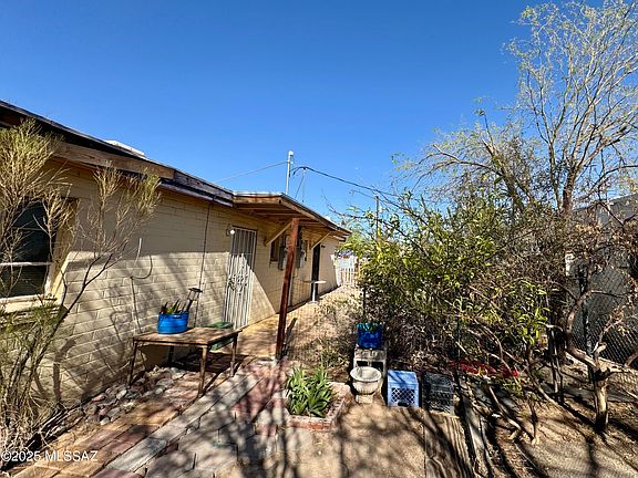 2nd image of 2525 N Estrella Ave